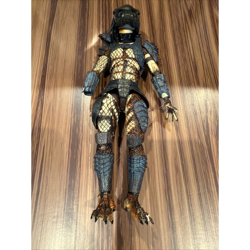 NECA Predator 2 Ultimate City Hunter Figure Loose Damaged Missing Hand AS IS